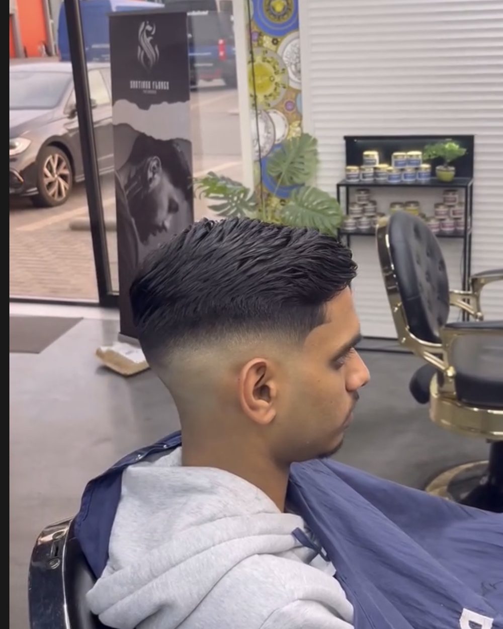 Krullen met scherpe lijn en taper fade - SJDEBARBER Rotterdam